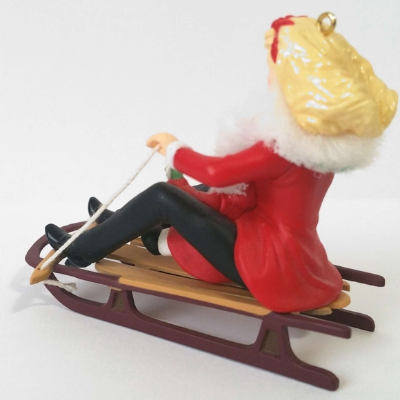 Barbie and Kelly winter fun 2000 Hallmark ornament keepsake figurine - Picture 2 of 2